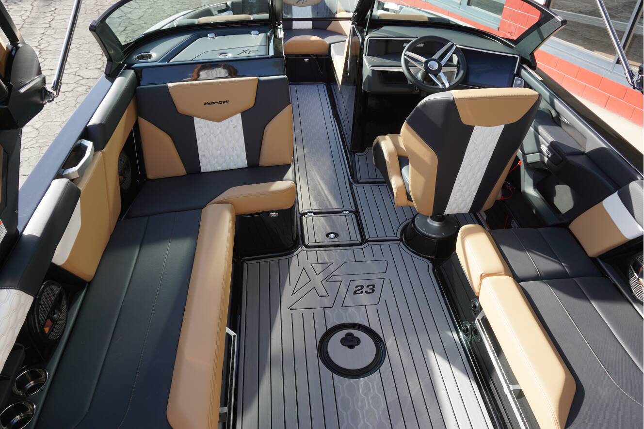A photo of this 2025 Mastercraft XT23