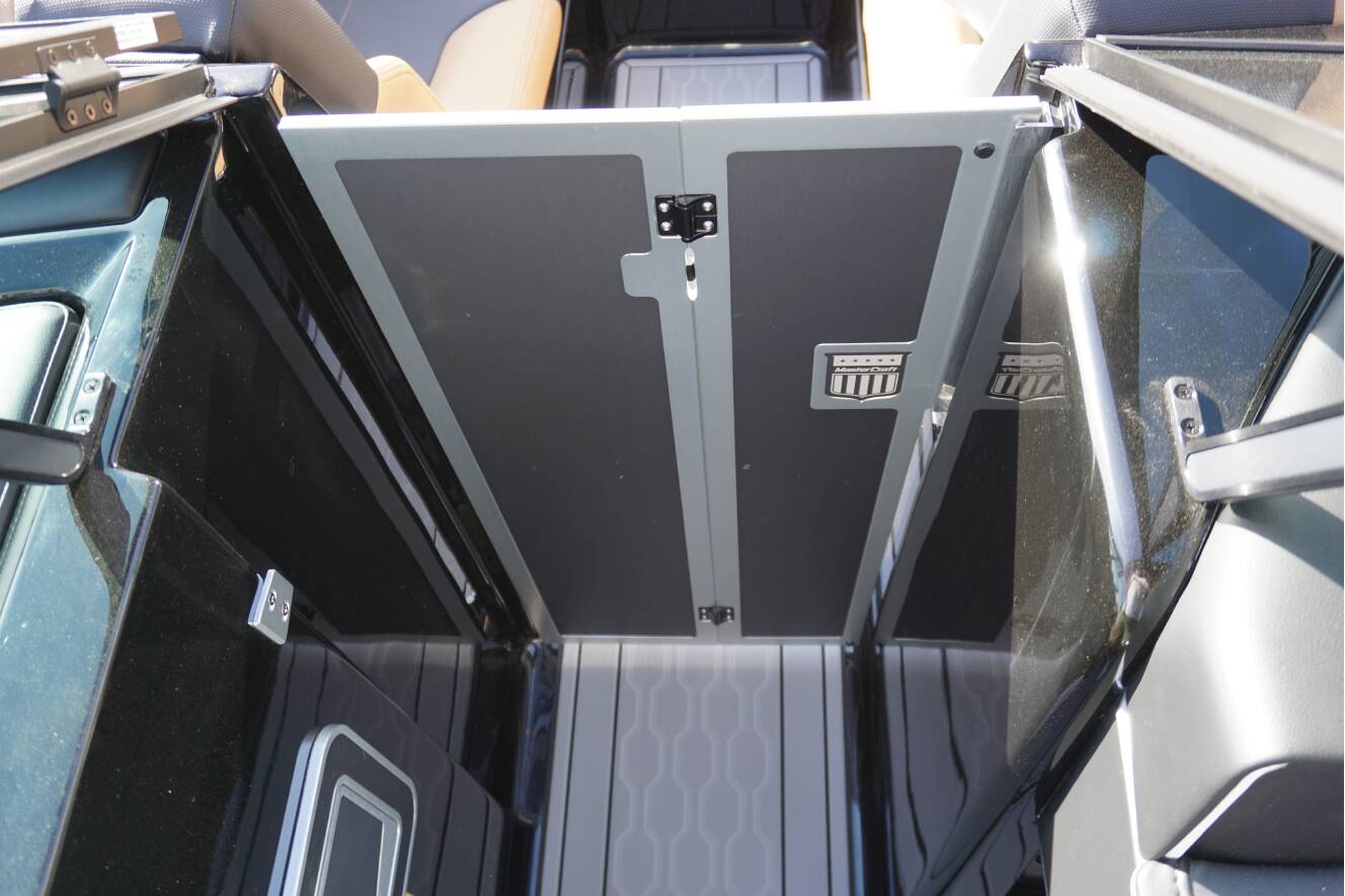 A photo of this 2025 Mastercraft XT23