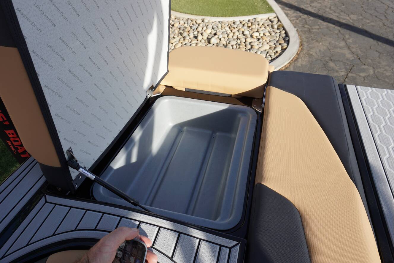 A photo of this 2025 Mastercraft XT23