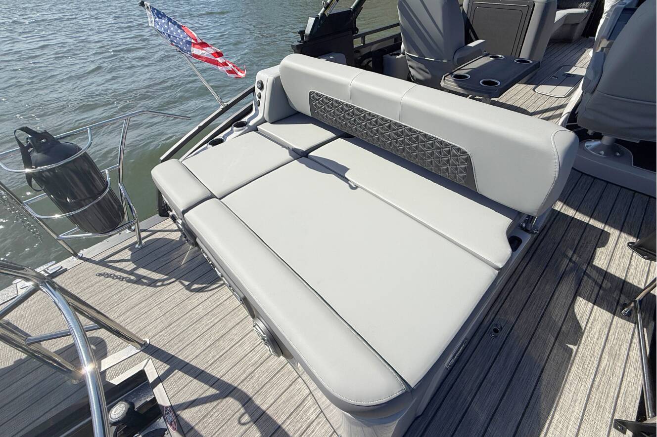 A photo of this 2026 Harris Solstice 250