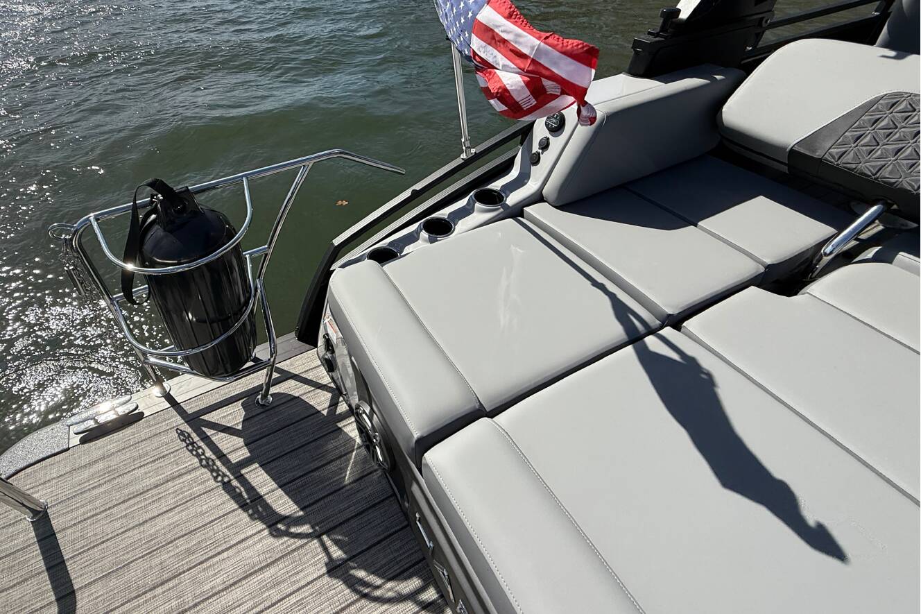 A photo of this 2026 Harris Solstice 250