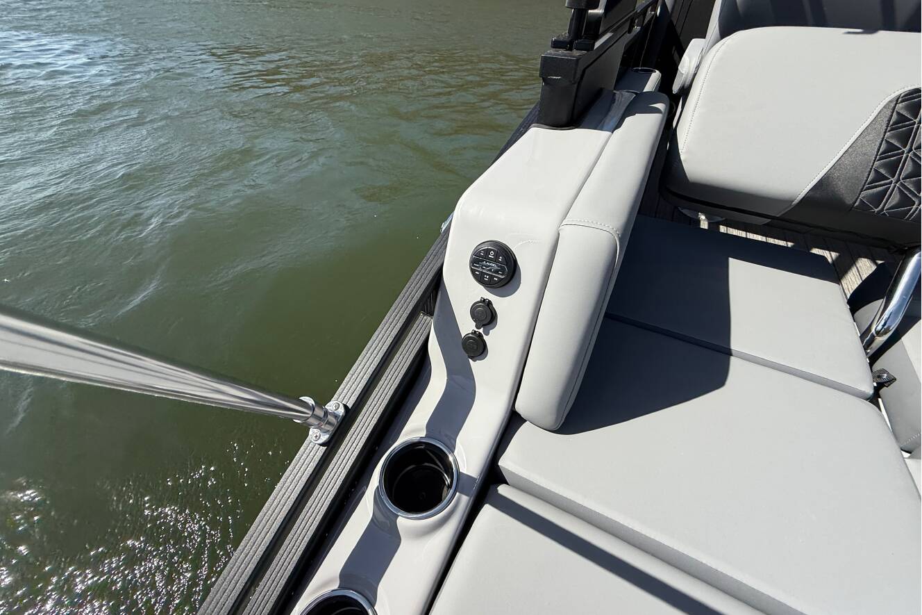 A photo of this 2026 Harris Solstice 250