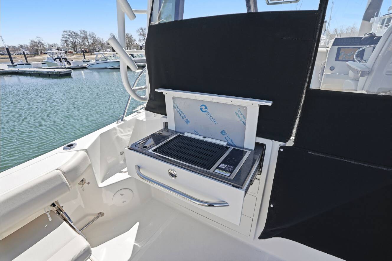 A photo of this 2026 Boston Whaler 325 Conquest