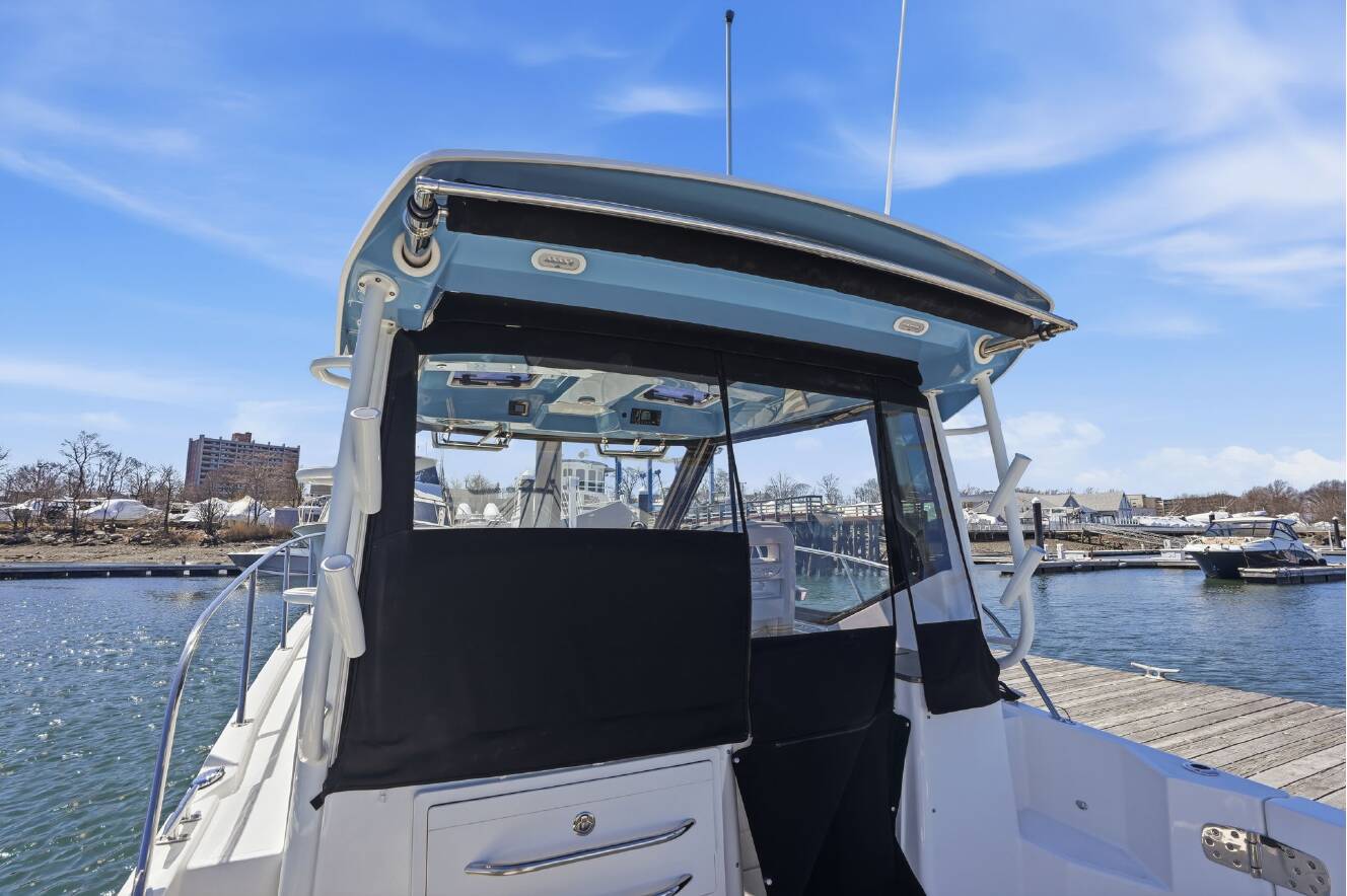 A photo of this 2026 Boston Whaler 325 Conquest