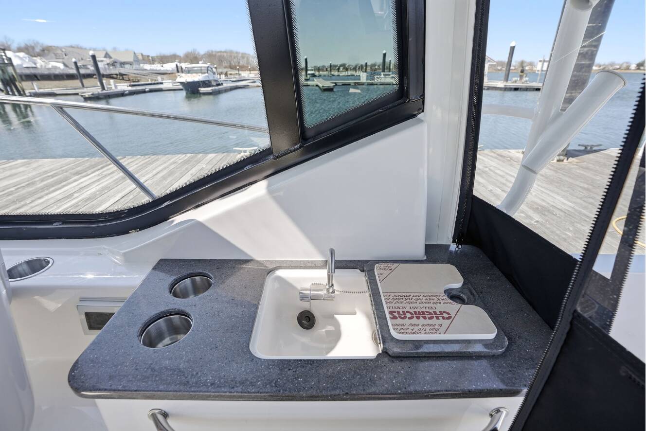 A photo of this 2026 Boston Whaler 325 Conquest