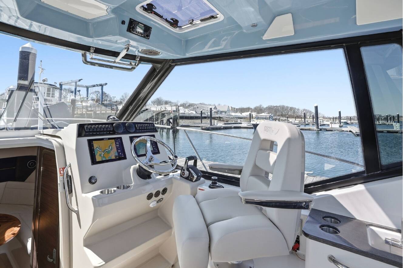 A photo of this 2026 Boston Whaler 325 Conquest