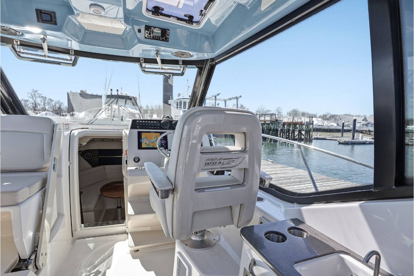 A photo of this 2026 Boston Whaler 325 Conquest