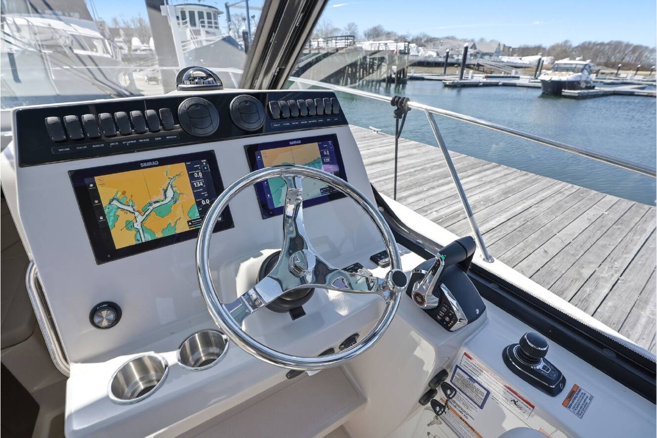A photo of this 2026 Boston Whaler 325 Conquest