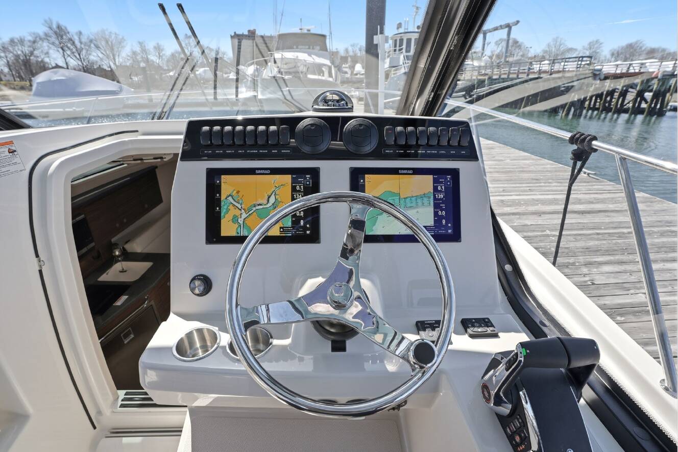 A photo of this 2026 Boston Whaler 325 Conquest