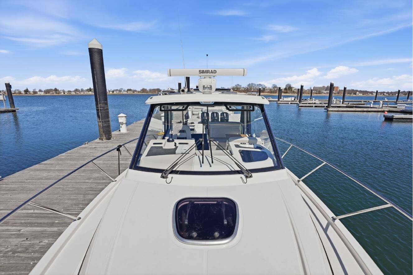 A photo of this 2026 Boston Whaler 325 Conquest