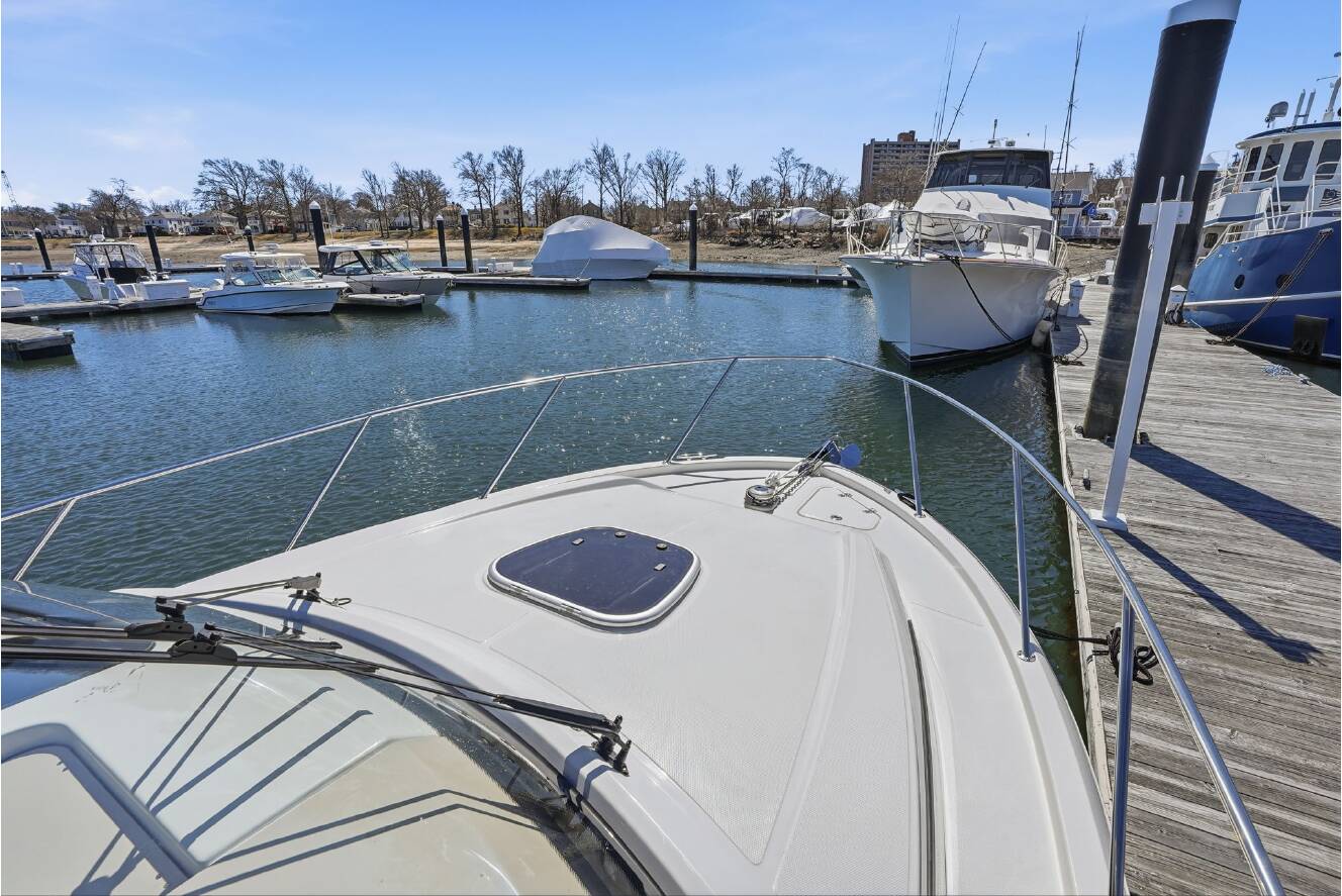 A photo of this 2026 Boston Whaler 325 Conquest