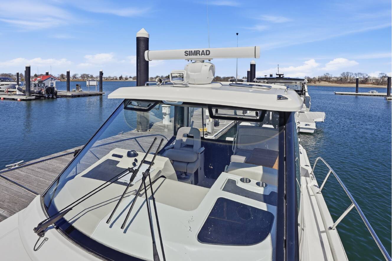 A photo of this 2026 Boston Whaler 325 Conquest