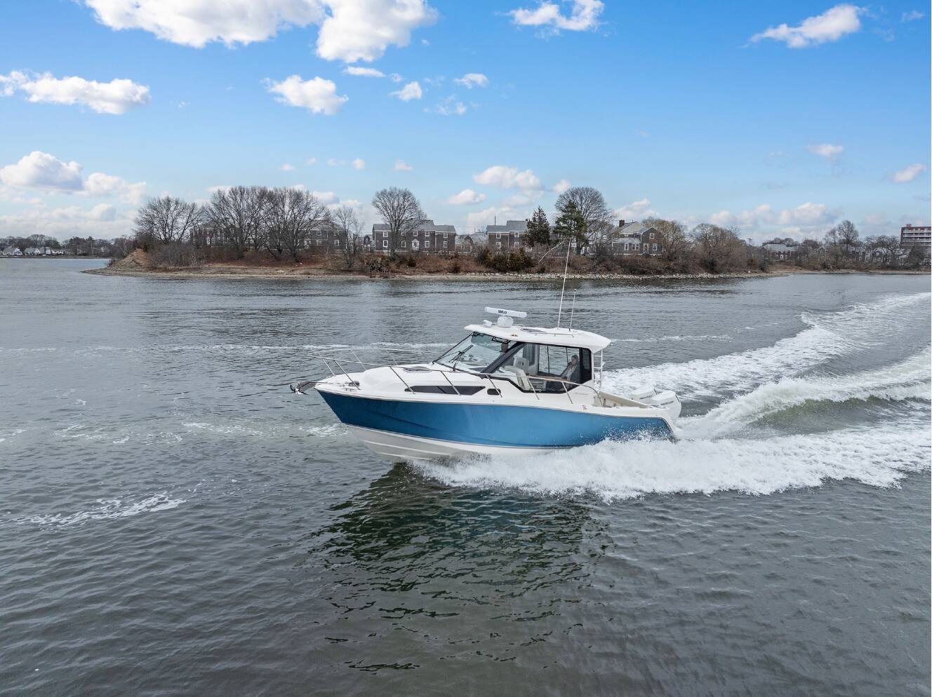 A photo of this 2026 Boston Whaler 325 Conquest