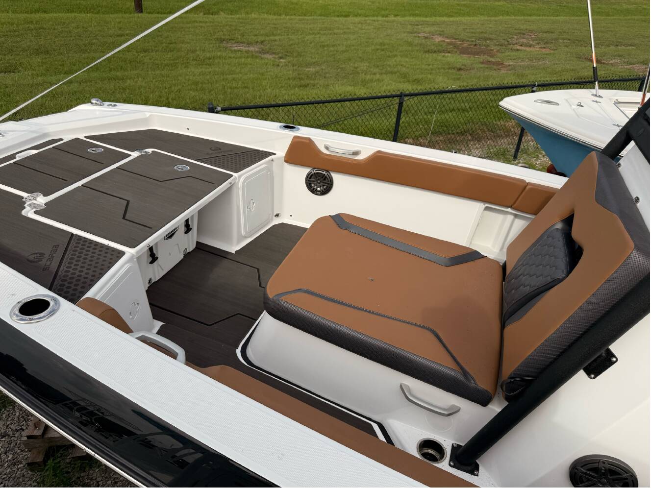 A photo of this 2025 Scarab 235 Open LX Wake