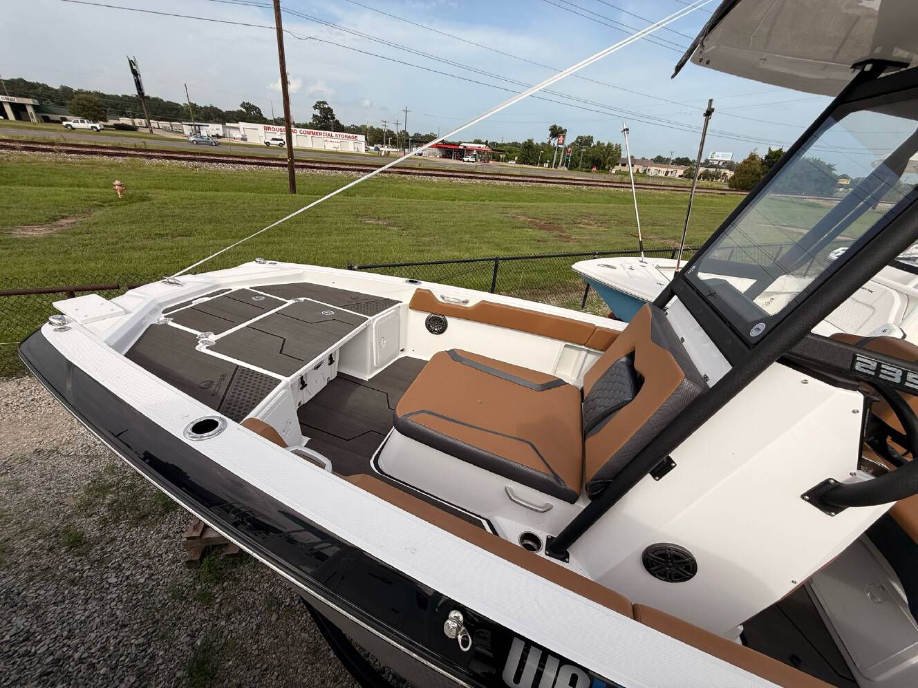 A photo of this 2025 Scarab 235 Open LX Wake