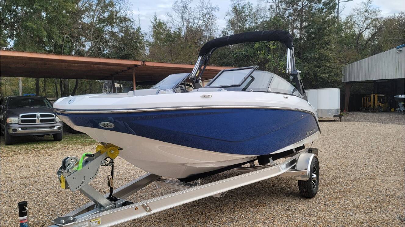A photo of this 2026 Scarab 195 SE