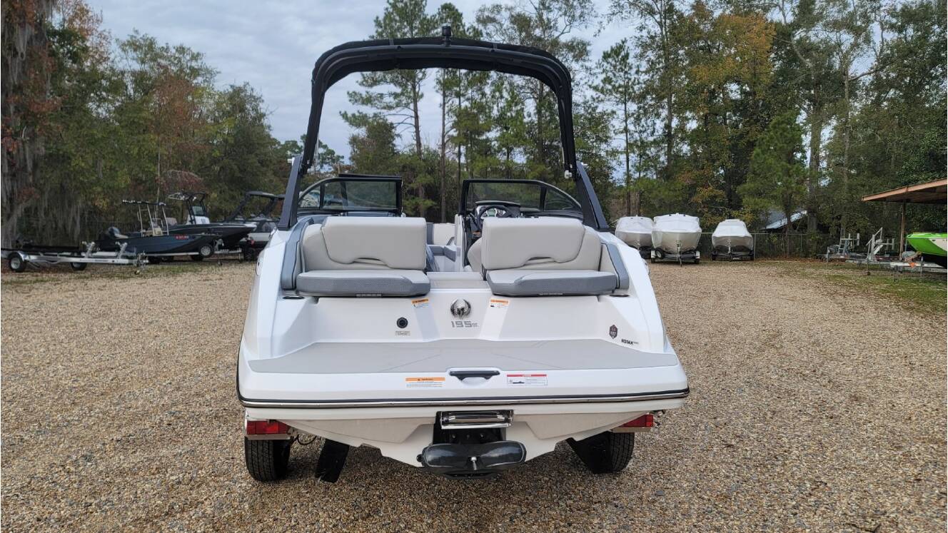 A photo of this 2026 Scarab 195 SE