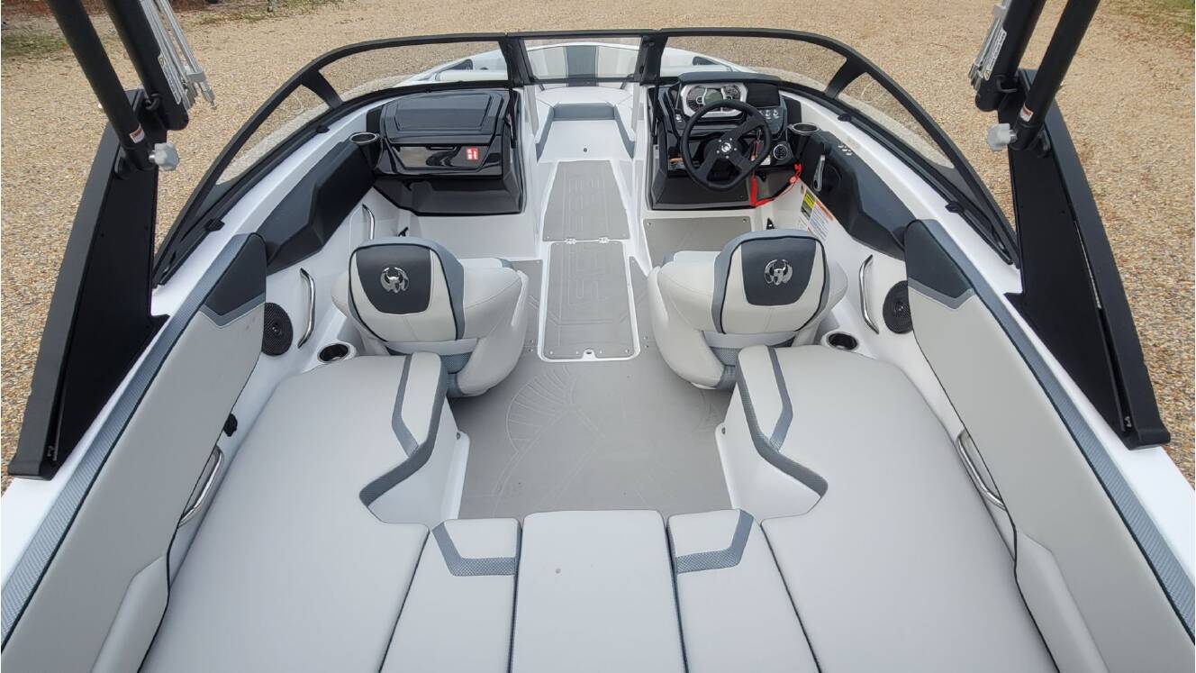 A photo of this 2026 Scarab 195 SE