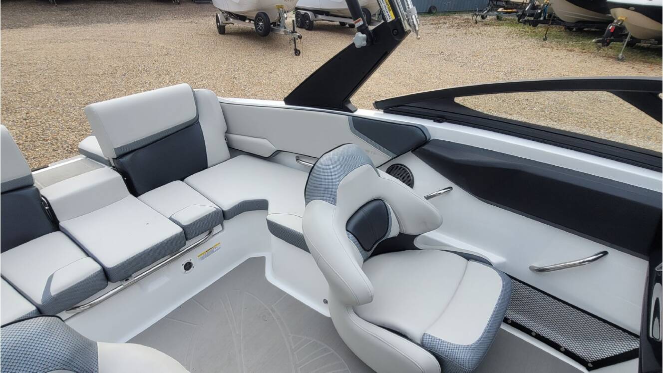 A photo of this 2026 Scarab 195 SE