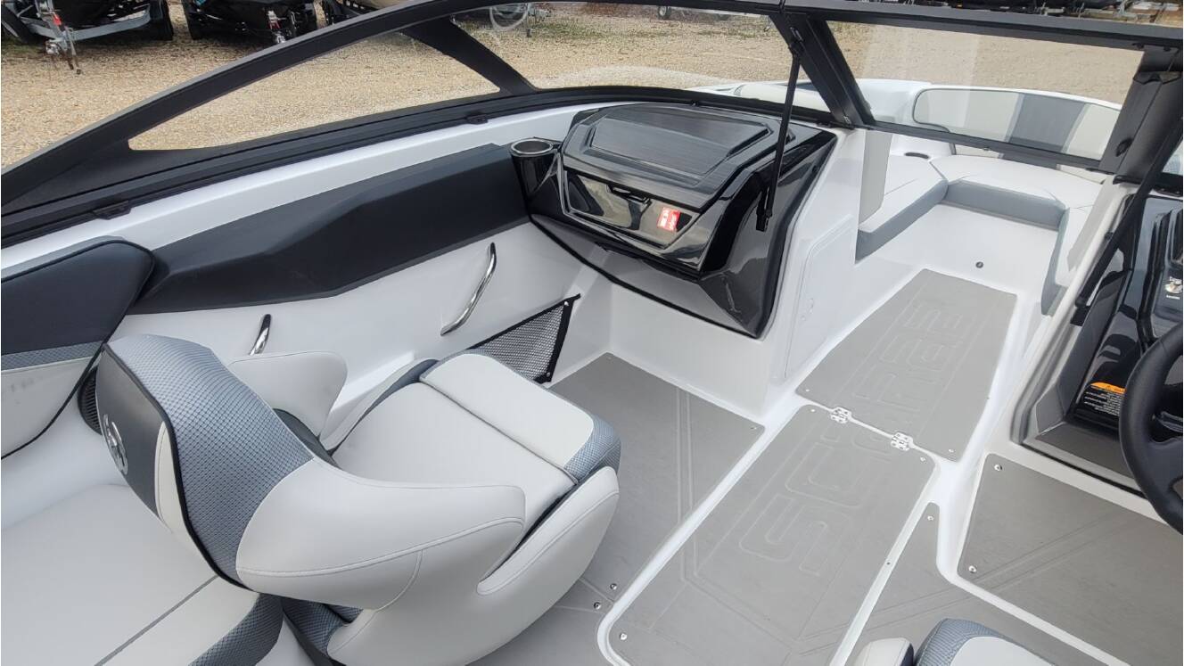 A photo of this 2026 Scarab 195 SE