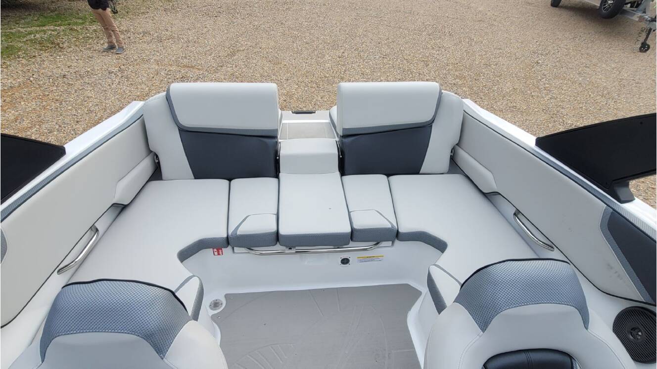 A photo of this 2026 Scarab 195 SE