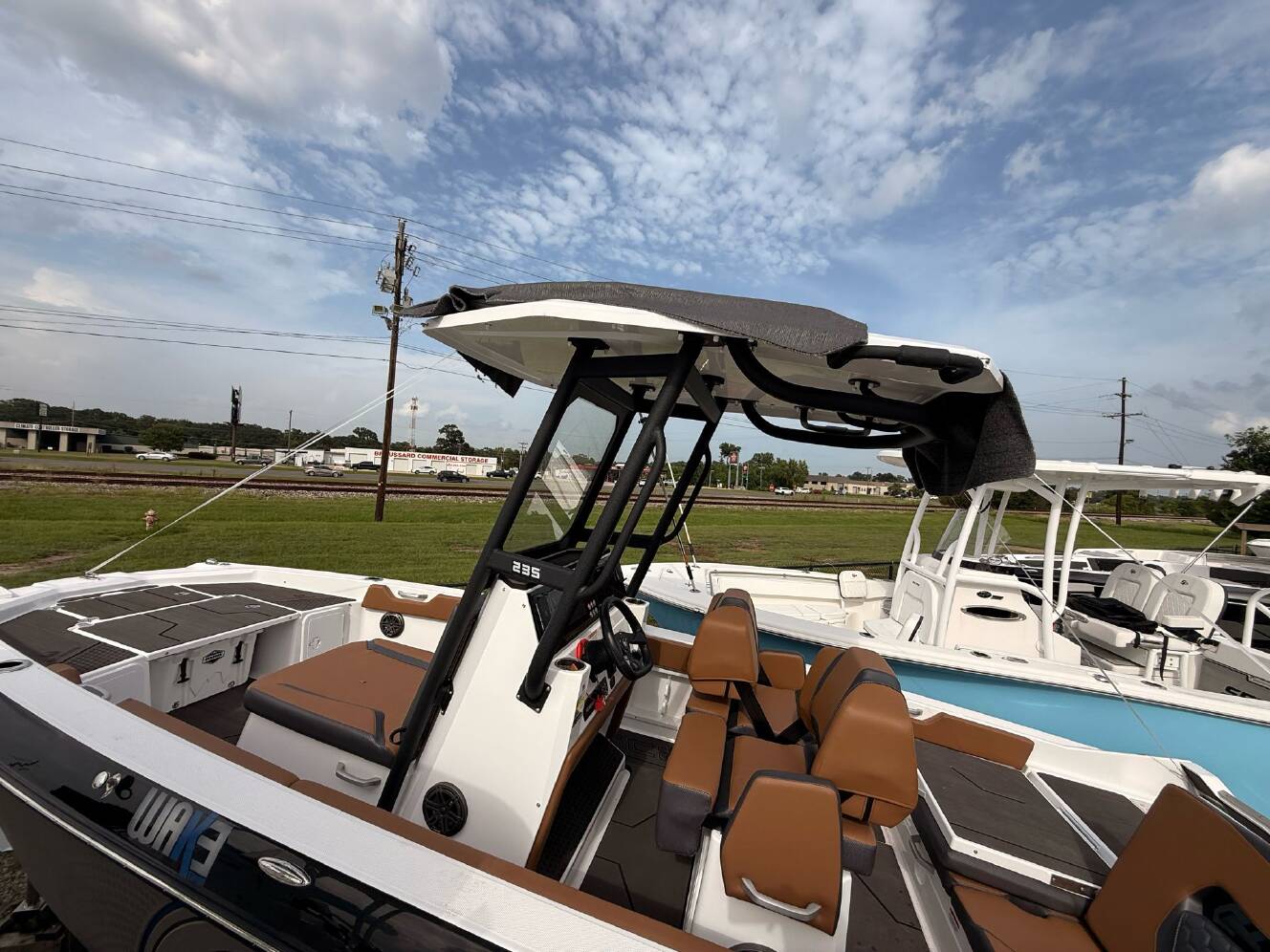 A photo of this 2025 Scarab 235 Open LX Wake