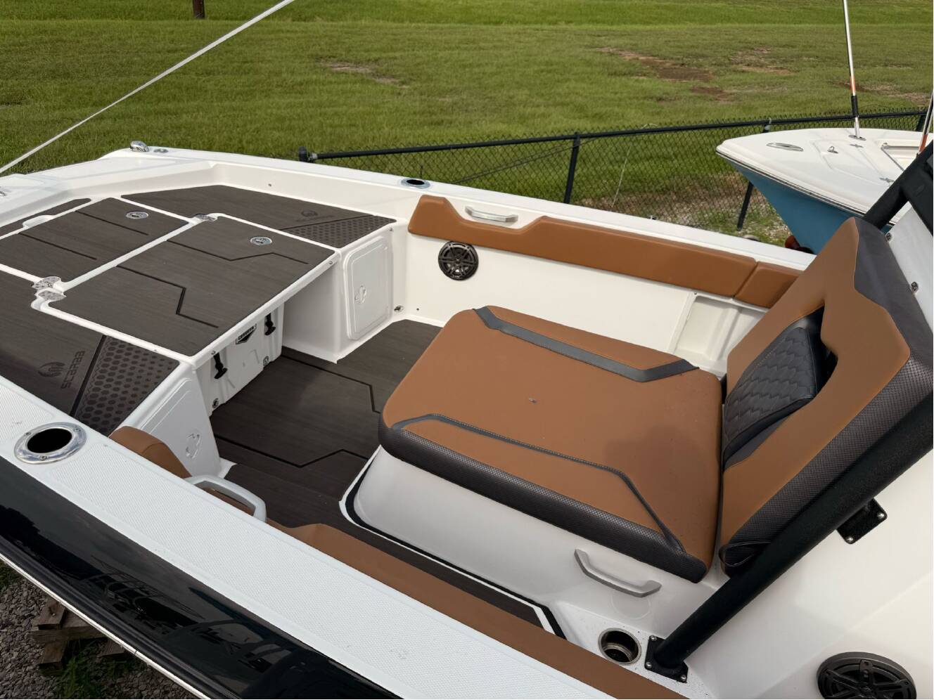 A photo of this 2025 Scarab 235 Open LX Wake