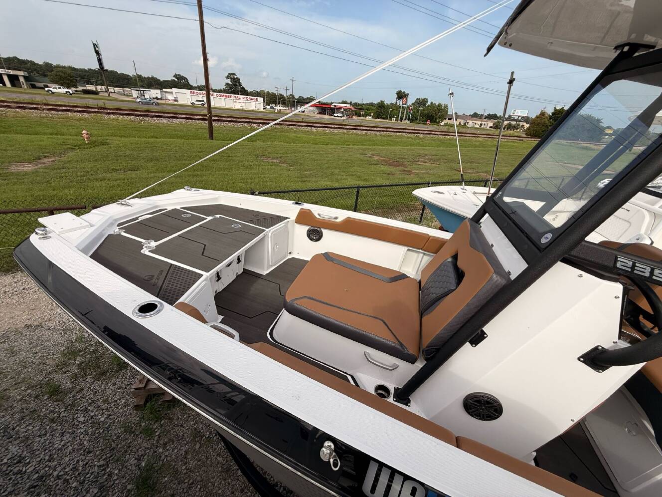 A photo of this 2025 Scarab 235 Open LX Wake