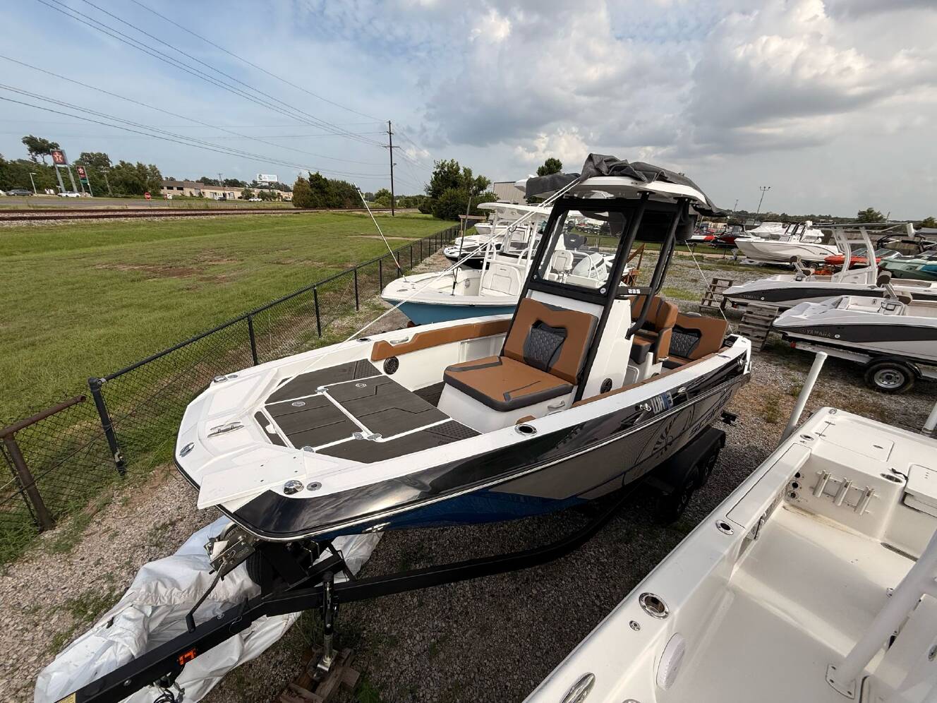 A photo of this 2025 Scarab 235 Open LX Wake