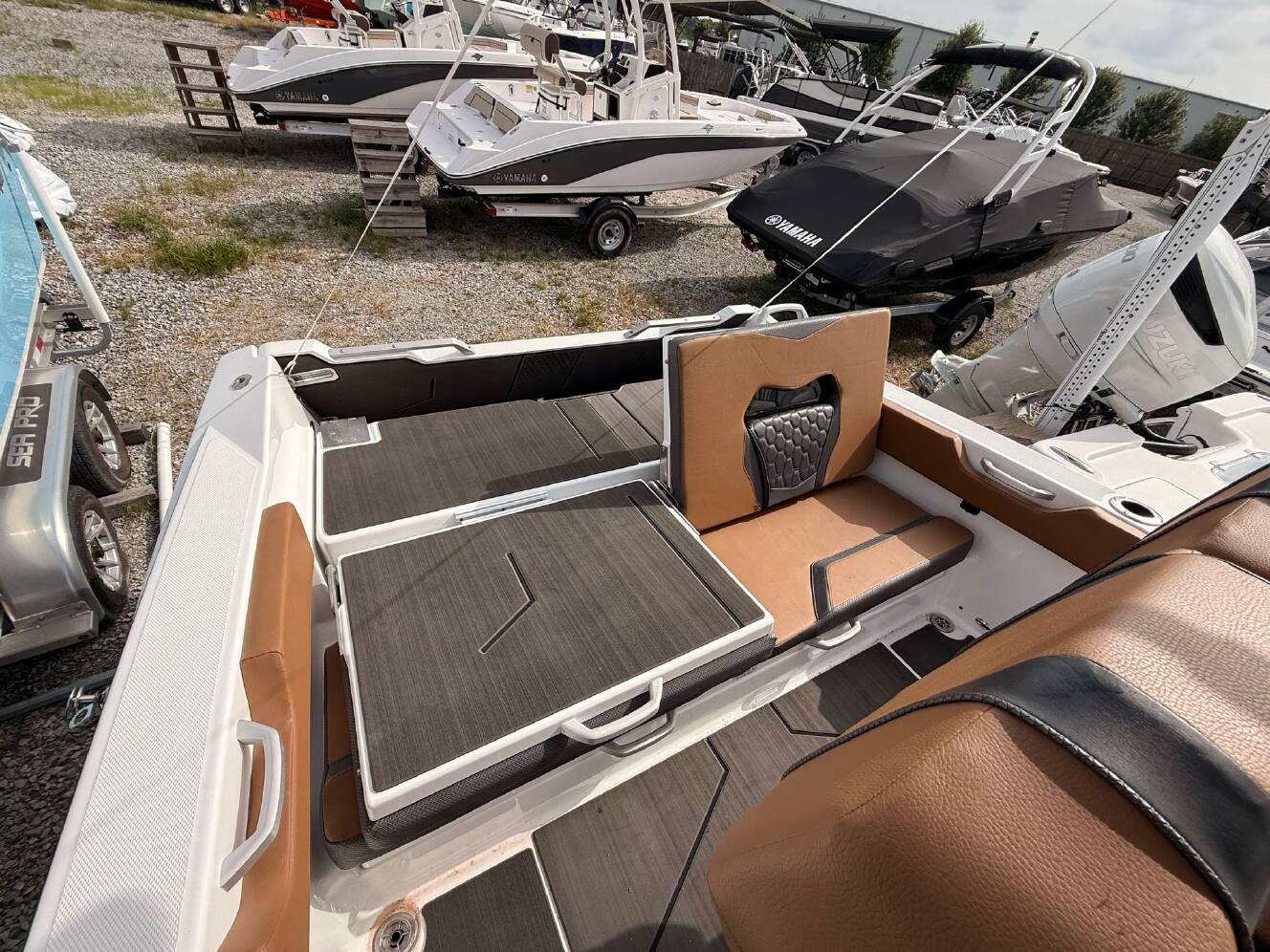 A photo of this 2025 Scarab 235 Open LX Wake