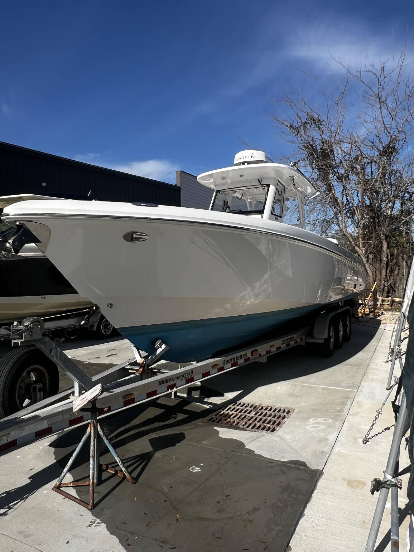 A photo of this 2016 Everglades Boats 325cc