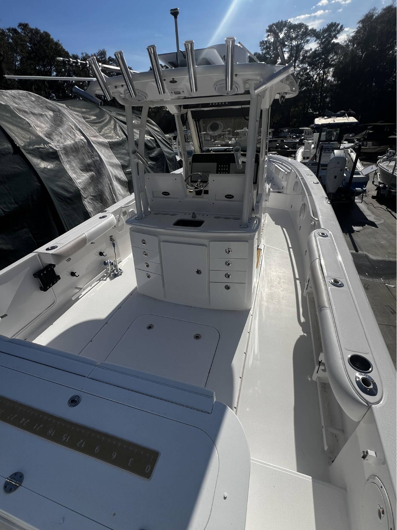 A photo of this 2016 Everglades Boats 325cc