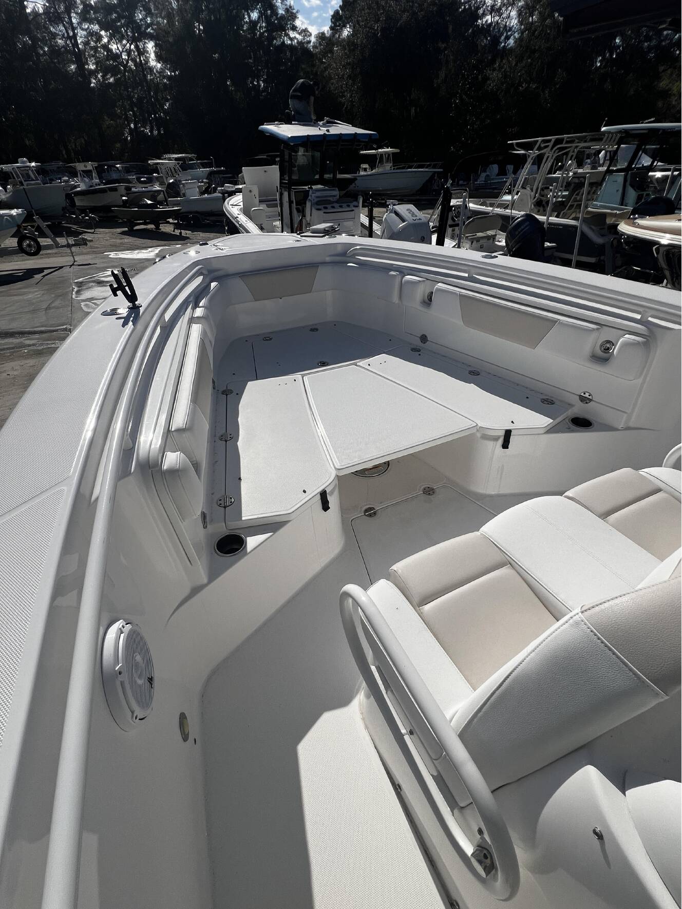 A photo of this 2016 Everglades Boats 325cc