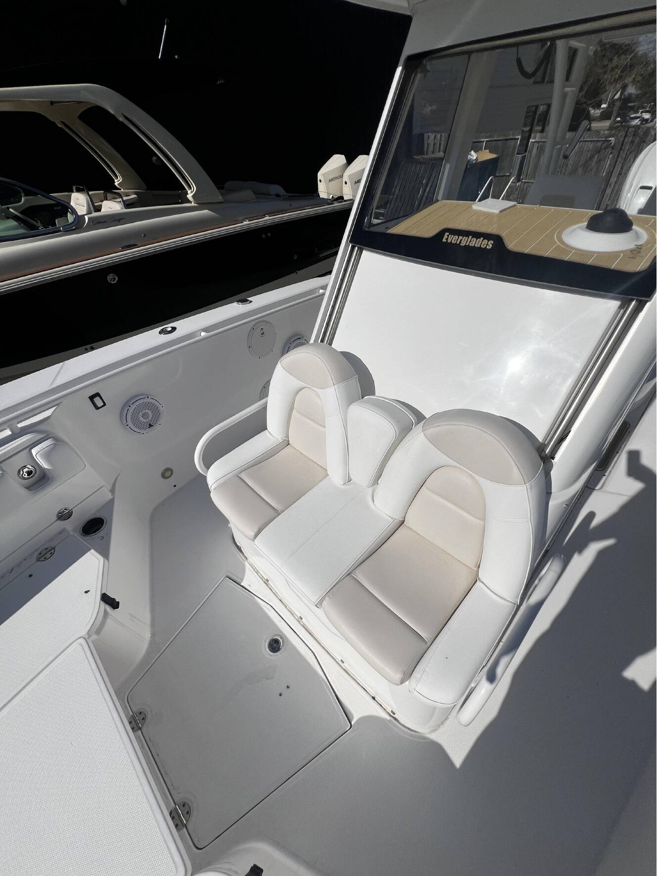 A photo of this 2016 Everglades Boats 325cc