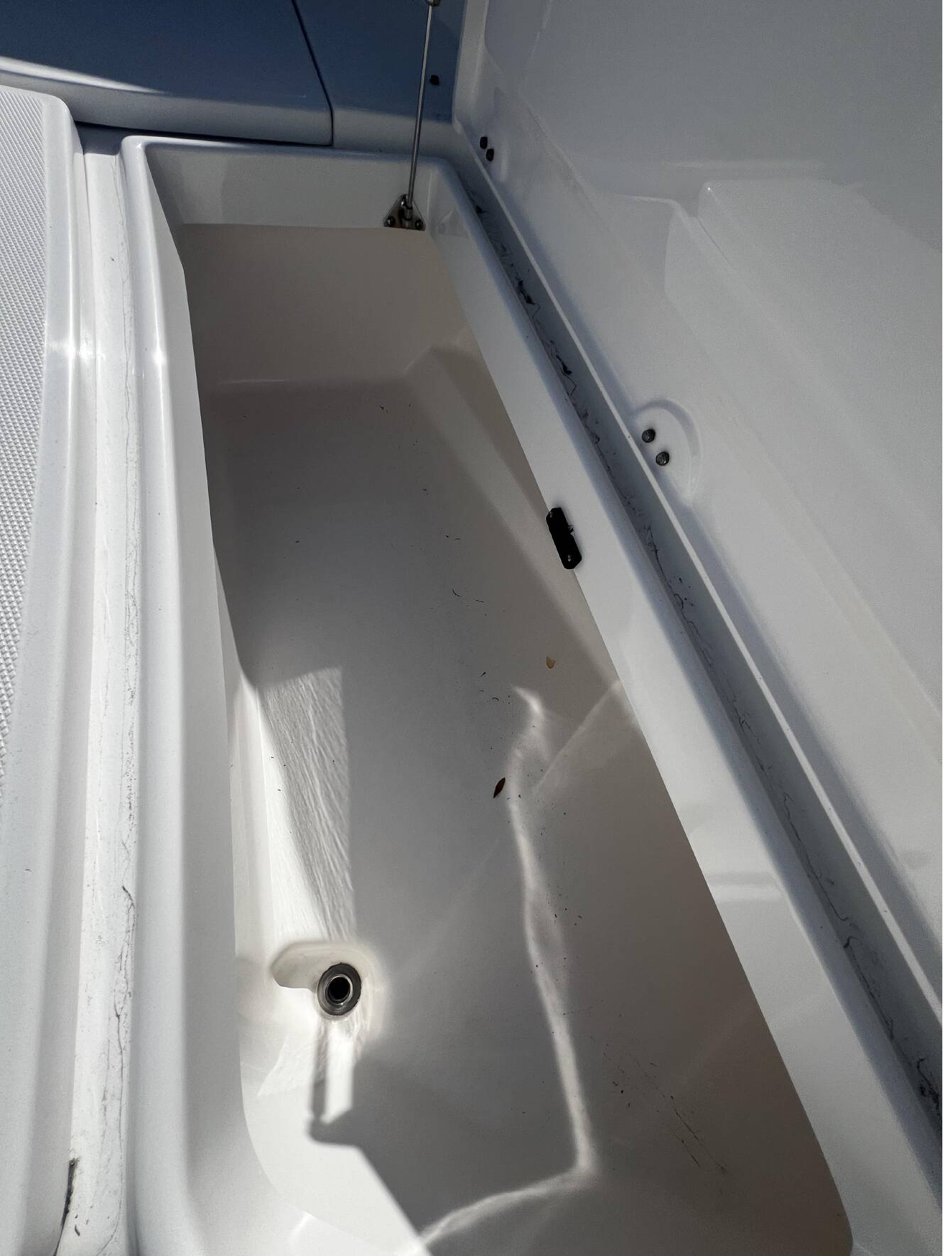A photo of this 2016 Everglades Boats 325cc