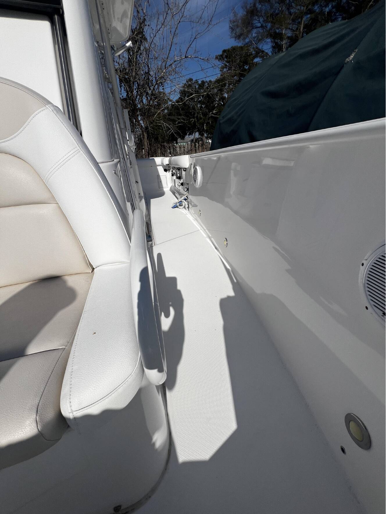 A photo of this 2016 Everglades Boats 325cc