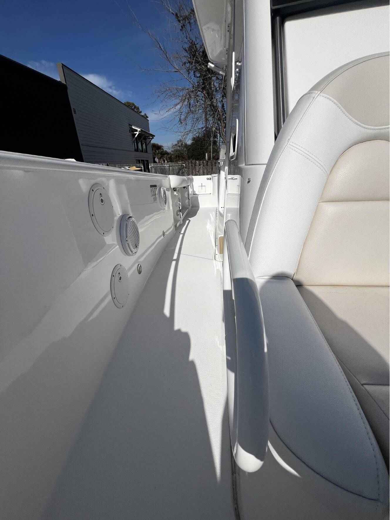 A photo of this 2016 Everglades Boats 325cc