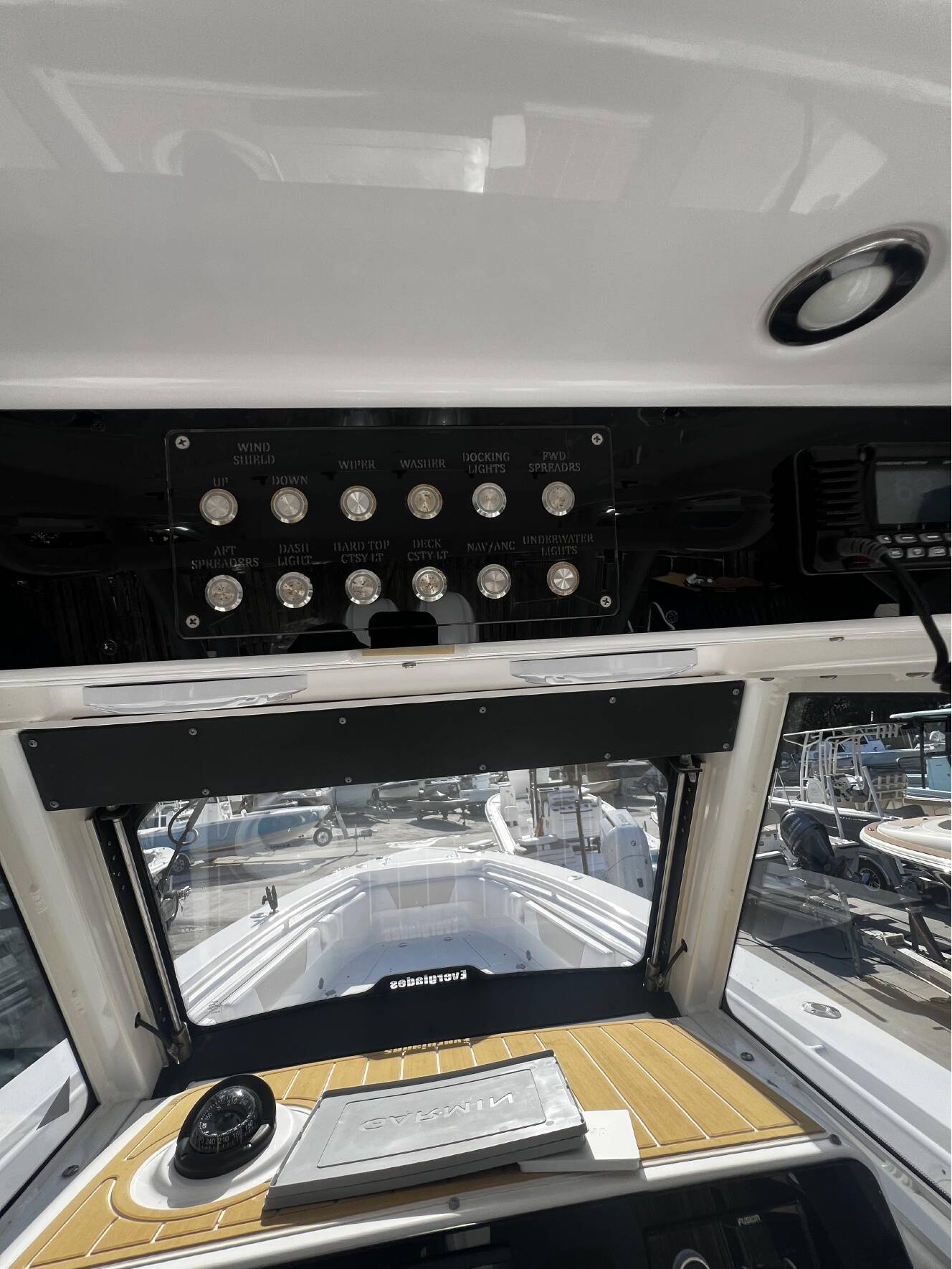 A photo of this 2016 Everglades Boats 325cc