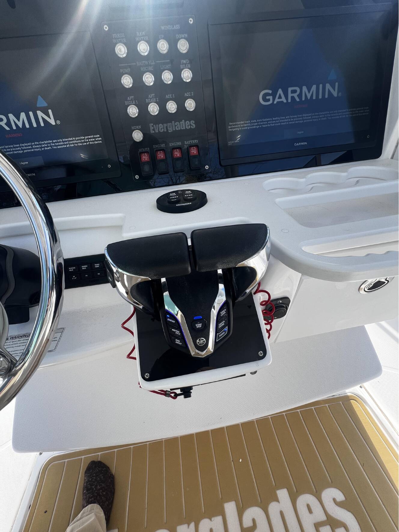 A photo of this 2016 Everglades Boats 325cc