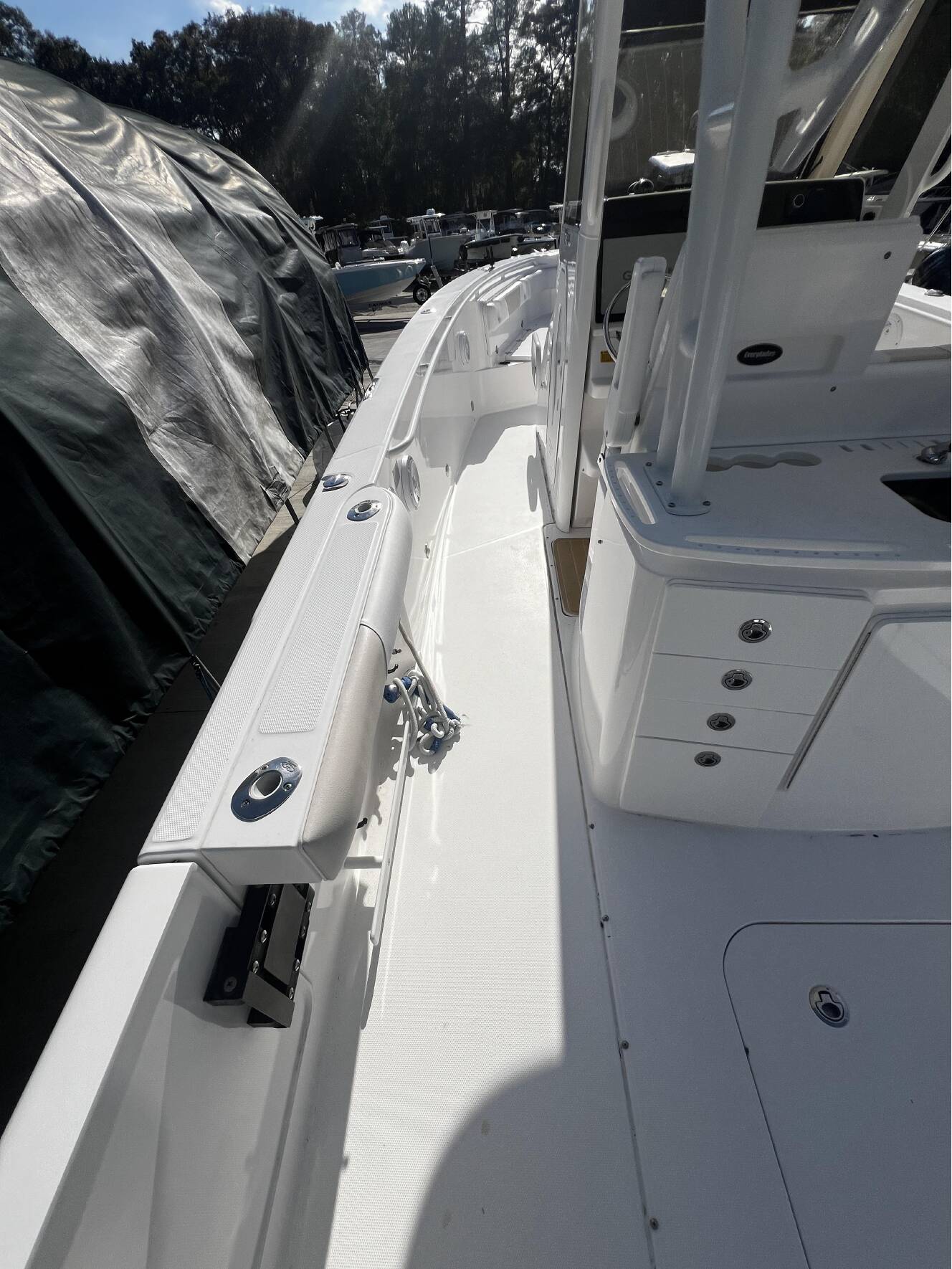 A photo of this 2016 Everglades Boats 325cc