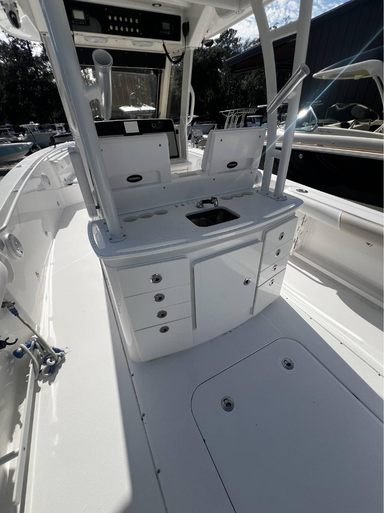 A photo of this 2016 Everglades Boats 325cc