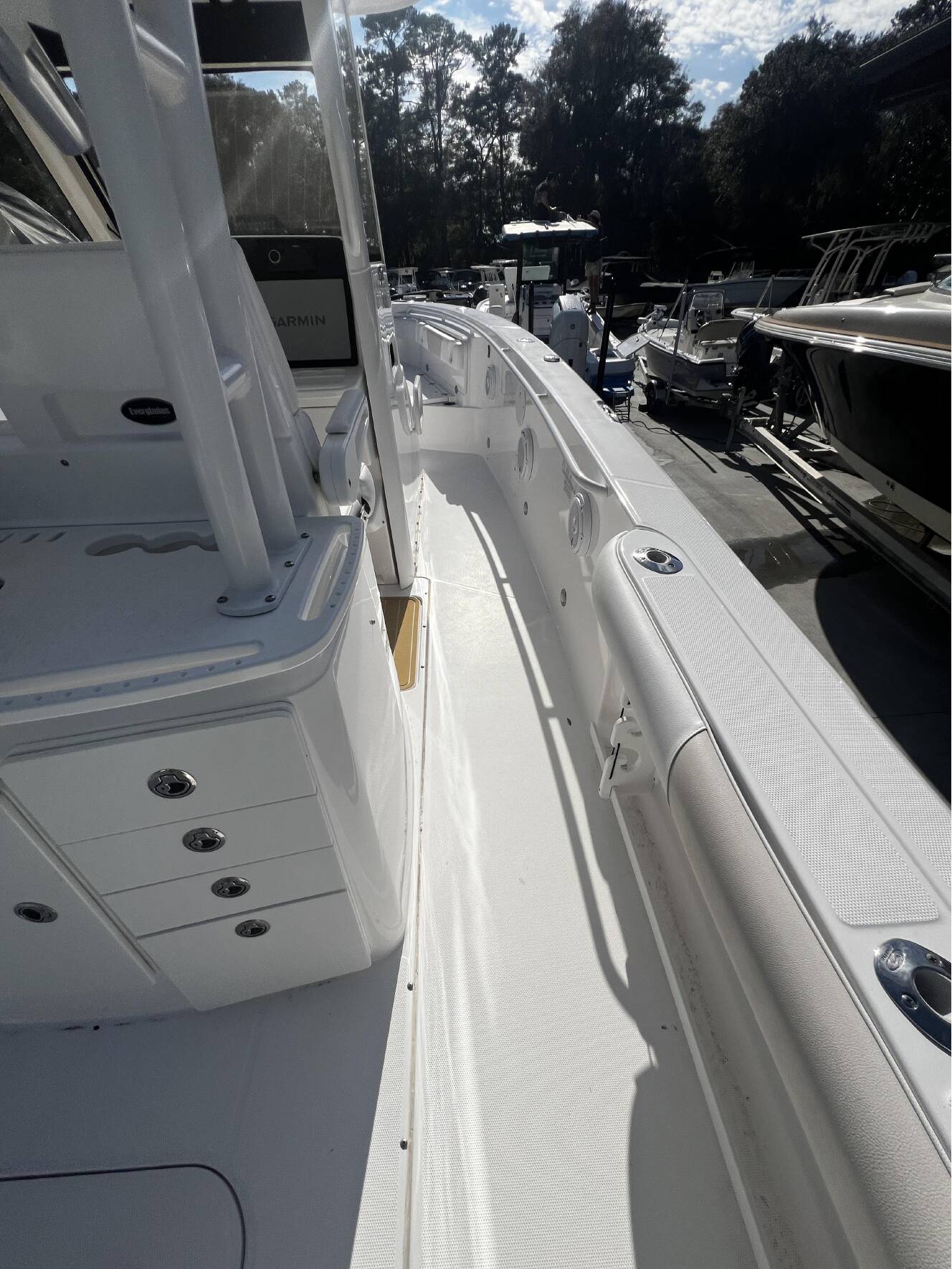A photo of this 2016 Everglades Boats 325cc