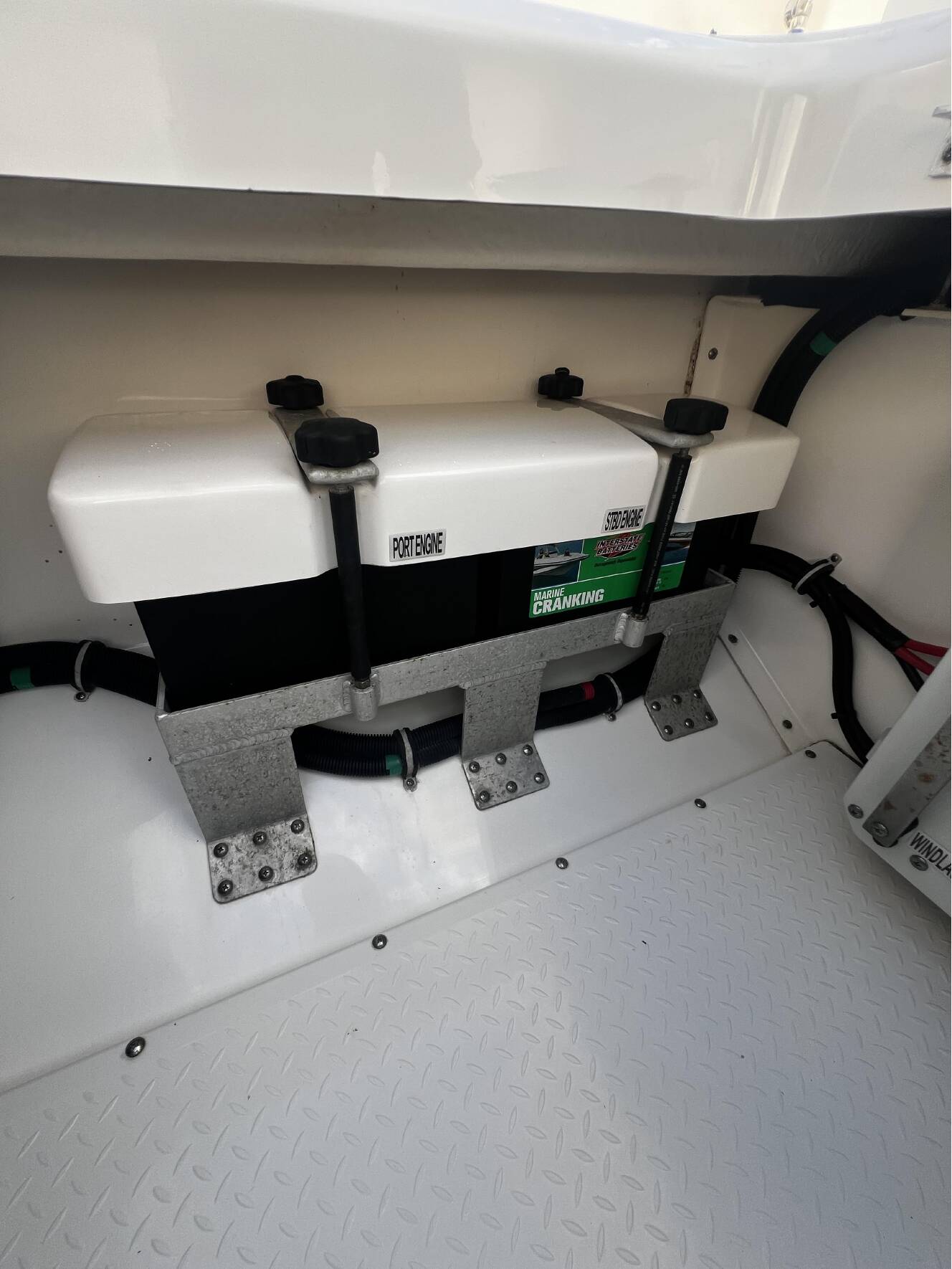 A photo of this 2016 Everglades Boats 325cc