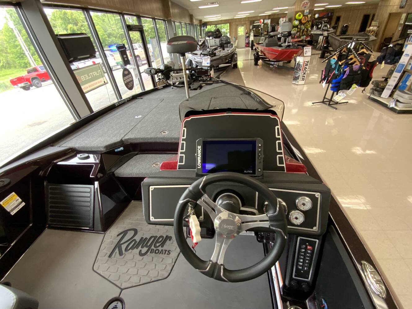 A photo of this 2025 Ranger Boats Z520