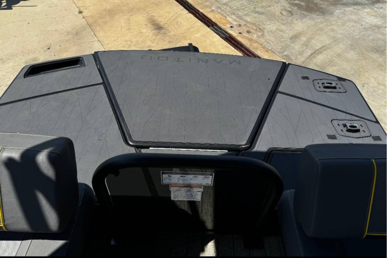 A photo of this 2024 Manitou Explore