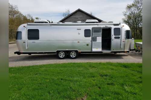 2017 Airstream CLASSIC 30RBQ in homer NY