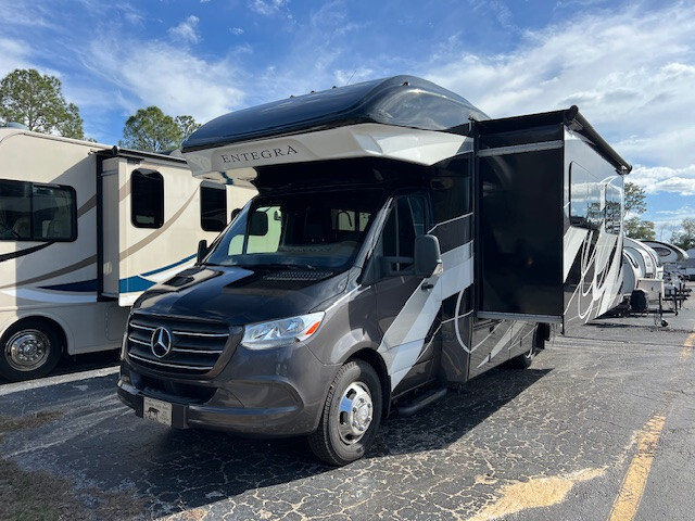 2020 Entegra Coach Qwest 24R RV