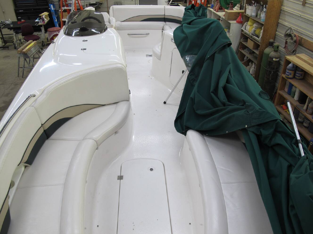 A photo of this 1998 Chaparral 252 SUNESTA
