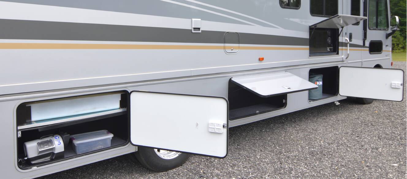 A photo of this 2022 Winnebago ADVENTURER 36Z