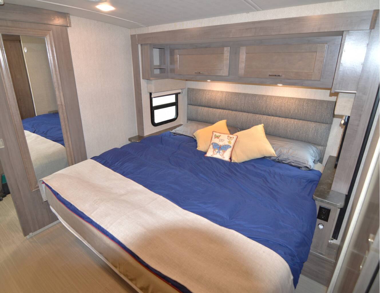 A photo of this 2022 Winnebago ADVENTURER 36Z
